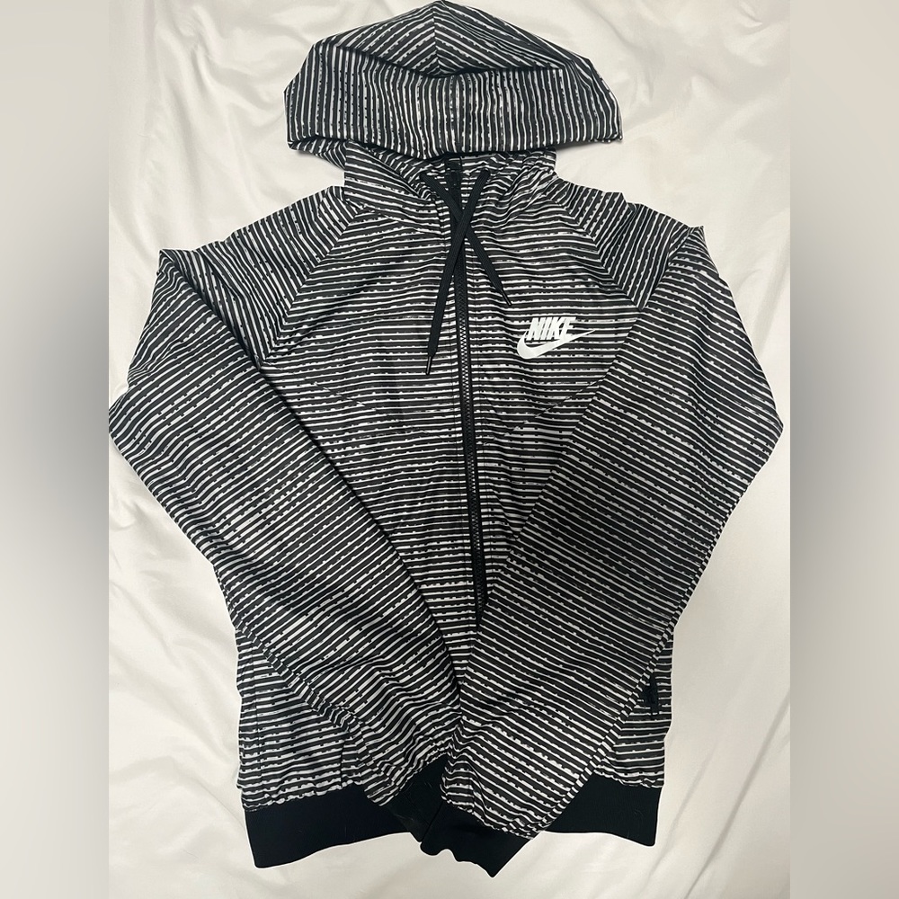 Nike black and white stripped windbreaker size small